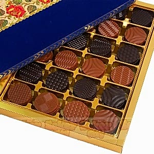 Mavi Kadife Motifli Çikolata Şöleni